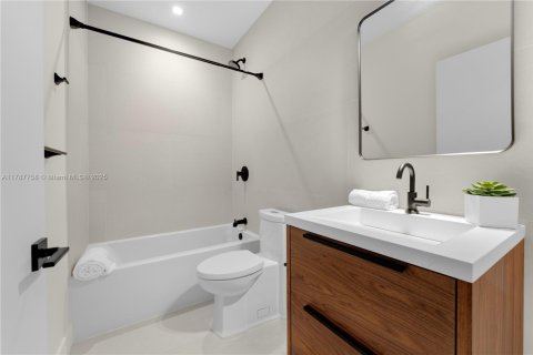 Touwnhouse à vendre à Miami, Floride: 3 chambres, 162.11 m2 № 1645585 - photo 23