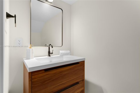 Touwnhouse à vendre à Miami, Floride: 3 chambres, 162.11 m2 № 1645585 - photo 20