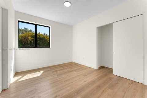 Touwnhouse à vendre à Miami, Floride: 3 chambres, 162.11 m2 № 1645585 - photo 19