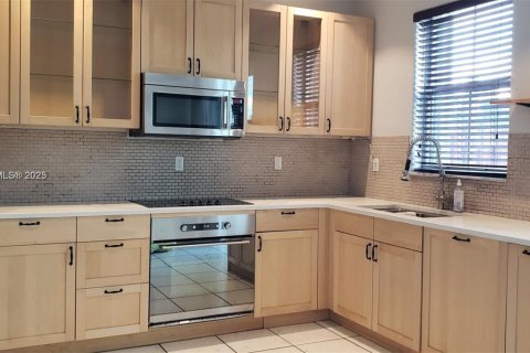 Купить таунхаус в Дорал, Флорида 3 спальни, 135.64м2, № 1830327 - фото 7