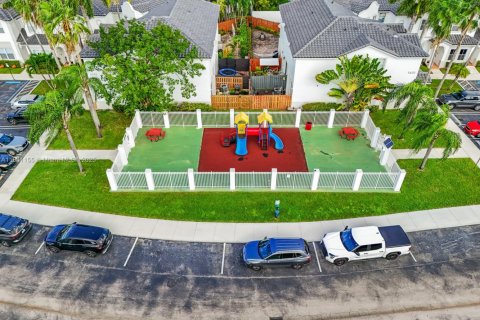 Купить таунхаус в Дорал, Флорида 3 спальни, 135.64м2, № 1830327 - фото 5