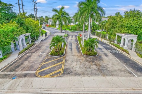 Купить таунхаус в Дорал, Флорида 3 спальни, 135.64м2, № 1830327 - фото 1