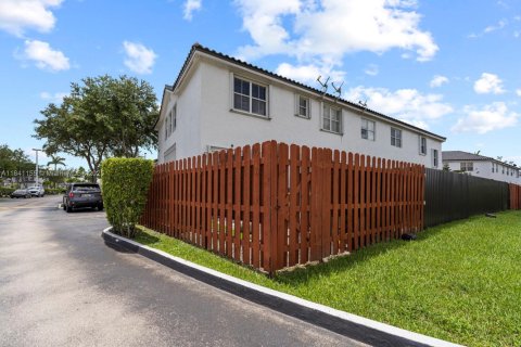 Купить таунхаус в Дорал, Флорида 3 спальни, 135.64м2, № 1830327 - фото 27