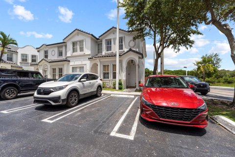 Купить таунхаус в Дорал, Флорида 3 спальни, 135.64м2, № 1830327 - фото 25