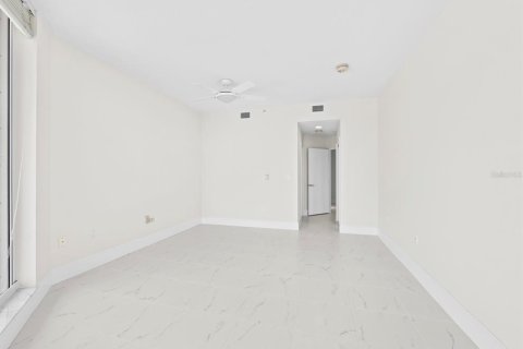 Condo in Longboat Key, Florida, 2 bedrooms  № 2266559 - photo 25