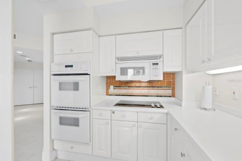 Condo in Longboat Key, Florida, 2 bedrooms  № 2266559 - photo 20