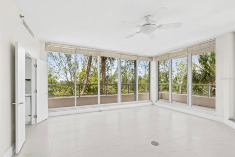 Condo in Longboat Key, Florida, 2 bedrooms  № 2266559 - photo 16
