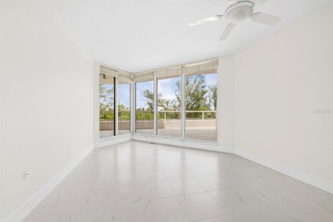 Condo in Longboat Key, Florida, 2 bedrooms  № 2266559 - photo 23