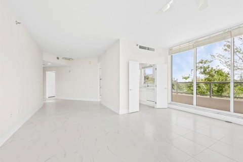 Condo in Longboat Key, Florida, 2 bedrooms  № 2266559 - photo 15