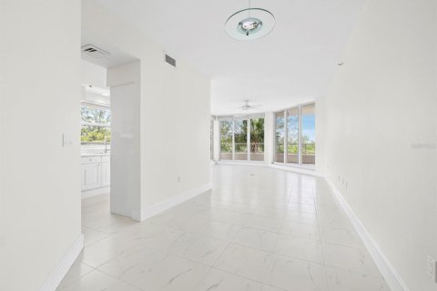 Condo in Longboat Key, Florida, 2 bedrooms  № 2266559 - photo 5