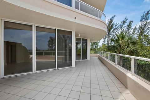 Condo in Longboat Key, Florida, 2 bedrooms  № 2266559 - photo 14