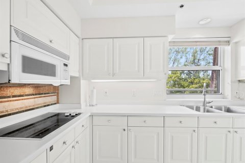 Condo in Longboat Key, Florida, 2 bedrooms  № 2266559 - photo 21
