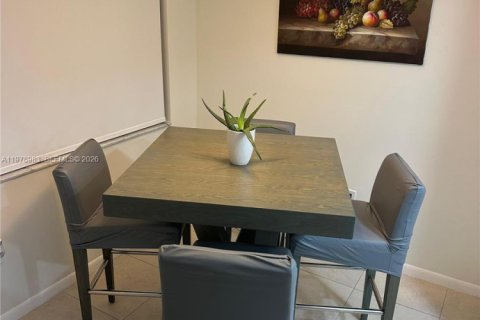 Apartamento en alquiler en Plantation, Florida, 2 dormitorios, 90.12 m2 № 2080328 - foto 5