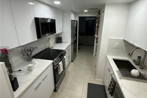Apartamento en alquiler en Plantation, Florida, 2 dormitorios, 90.12 m2 № 2080328 - foto 6