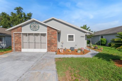 House in Zephyrhills, Florida 2 bedrooms, 133.22 sq.m. № 1746984 - photo 1