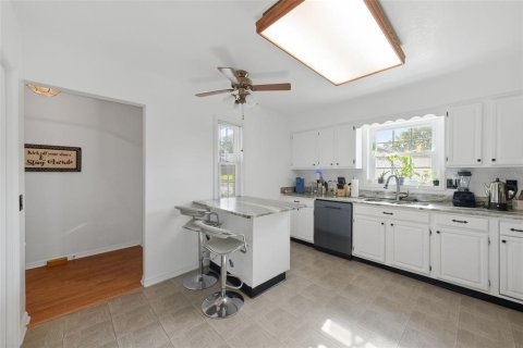 House in Zephyrhills, Florida 2 bedrooms, 133.22 sq.m. № 1746984 - photo 3