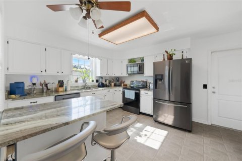 House in Zephyrhills, Florida 2 bedrooms, 133.22 sq.m. № 1746984 - photo 5