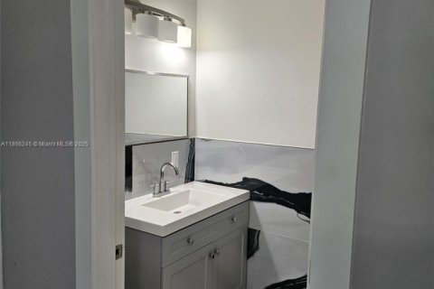 Villa ou maison à vendre à Miami, Floride: 3 chambres, 118.17 m2 № 2014922 - photo 15