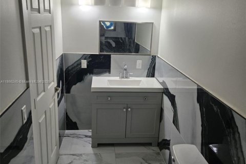 Villa ou maison à vendre à Miami, Floride: 3 chambres, 118.17 m2 № 2014922 - photo 12