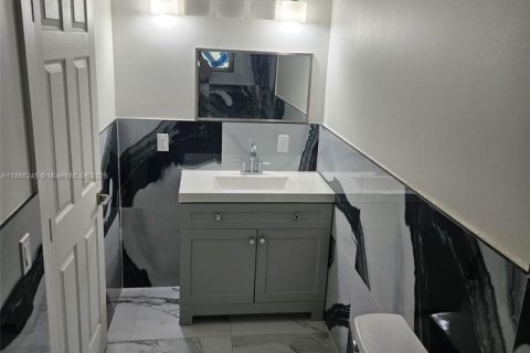 Villa ou maison à vendre à Miami, Floride: 3 chambres, 118.17 m2 № 2014922 - photo 25