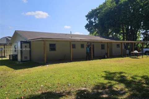 Villa ou maison à vendre à Miami, Floride: 3 chambres, 118.17 m2 № 2014922 - photo 4