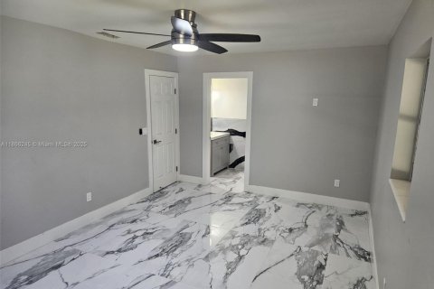 Villa ou maison à vendre à Miami, Floride: 3 chambres, 118.17 m2 № 2014922 - photo 9