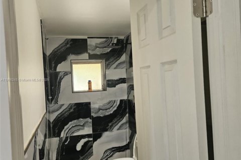 Villa ou maison à vendre à Miami, Floride: 3 chambres, 118.17 m2 № 2014922 - photo 14