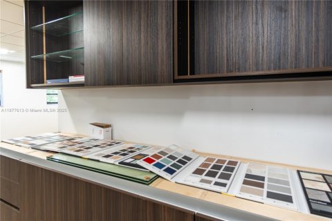 Propiedad comercial en venta en Miami, Florida № 2154438 - foto 19
