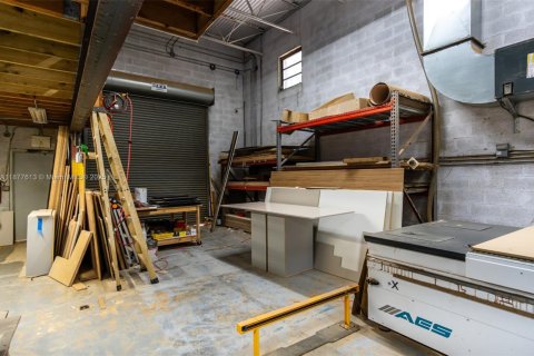 Propiedad comercial en venta en Miami, Florida № 2154438 - foto 7