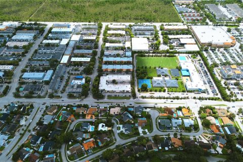 Propiedad comercial en venta en Miami, Florida № 2154438 - foto 25