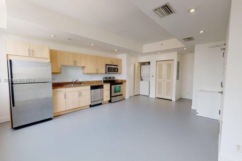 Condominio en venta en Miami, Florida, 1 dormitorio, 71.91 m2 № 1995175 - foto 2