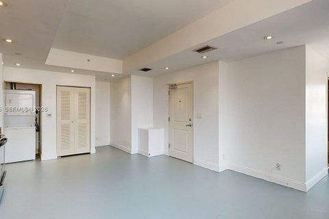 Condominio en venta en Miami, Florida, 1 dormitorio, 71.91 m2 № 1995175 - foto 6