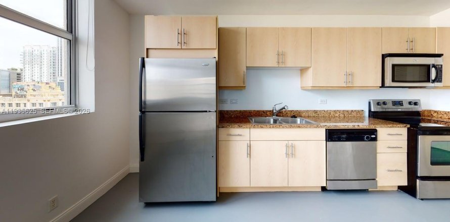 Condominio en Miami, Florida, 1 dormitorio  № 1995175