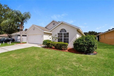 House in Davenport, Florida 4 bedrooms, 154.31 sq.m. № 2379323 - photo 2