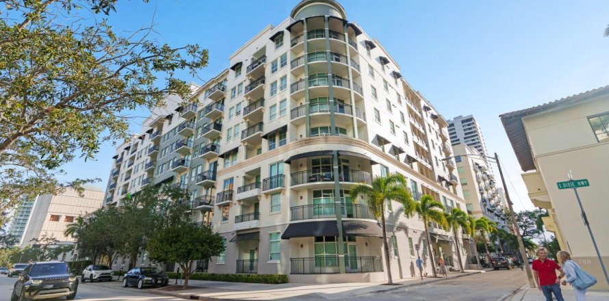 Condominio en West Palm Beach, Florida, 2 dormitorios  № 1020197
