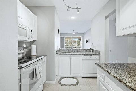 Купить кондоминиум в Сарасота, Флорида 6 комнат, 93.65м2, № 2100259 - фото 23