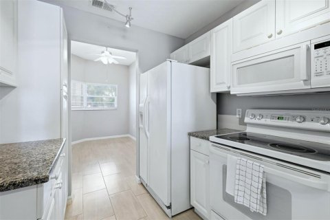 Купить кондоминиум в Сарасота, Флорида 6 комнат, 93.65м2, № 2100259 - фото 24