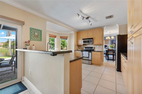 House in Cutler Bay, Florida 3 bedrooms, 197.7 sq.m. № 2066819 - photo 16
