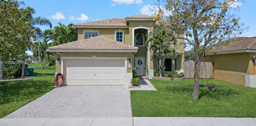 House in Cutler Bay, Florida 3 bedrooms, 197.7 sq.m. № 2066819