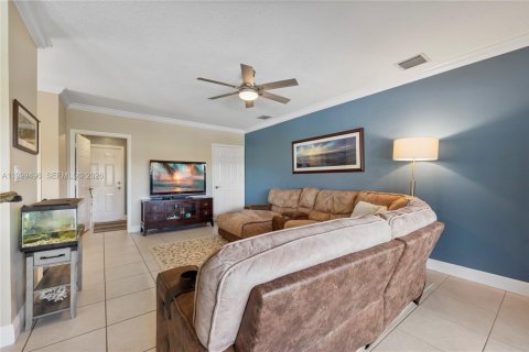 House in Cutler Bay, Florida 3 bedrooms, 197.7 sq.m. № 2066819 - photo 17