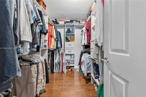 House in Cutler Bay, Florida 3 bedrooms, 197.7 sq.m. № 2066819 - photo 25