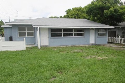 Immobilier commercial à vendre à Saint Petersburg, Floride: 6 chambres, 198.35 m2 № 2226894 - photo 2