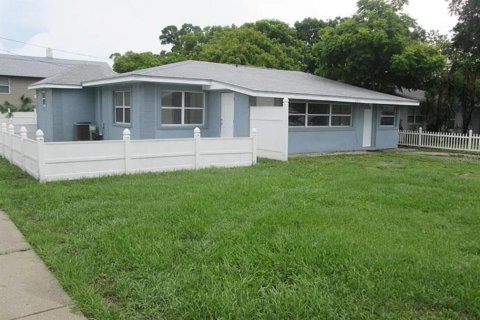 Propiedad comercial en Saint Petersburg, Florida 6 dormitorios, 198.35 m2 № 2226894