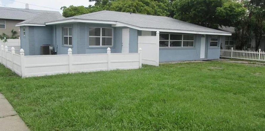 Immobilier commercial à Saint Petersburg, Floride 6 chambres, 198.35 m2 № 2226894