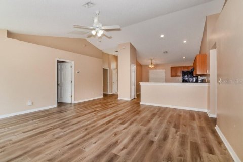 House in Groveland, Florida 4 bedrooms, 153.1 sq.m. № 2210690 - photo 5