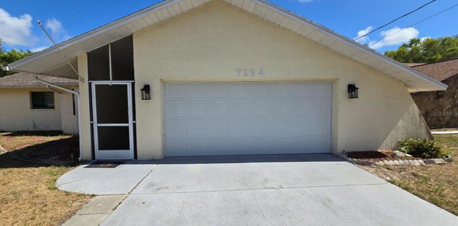 Villa ou maison à Spring Hill, Floride 3 chambres, 129.69 m2 № 2234532