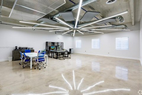 Propiedad comercial en venta en Doral, Florida № 1981430 - foto 24