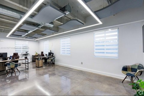 Propiedad comercial en venta en Doral, Florida № 1981430 - foto 22