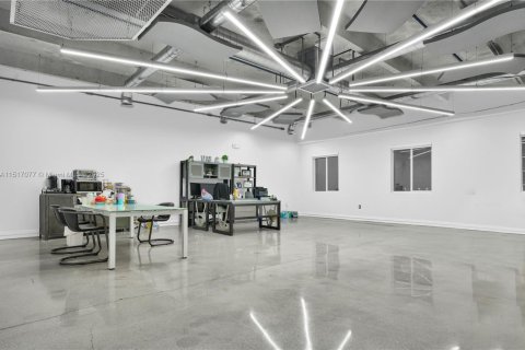 Propiedad comercial en venta en Doral, Florida № 1981430 - foto 23