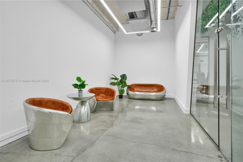 Propiedad comercial en venta en Doral, Florida № 1981430 - foto 15